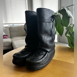 Manitobah Mukluks size 6